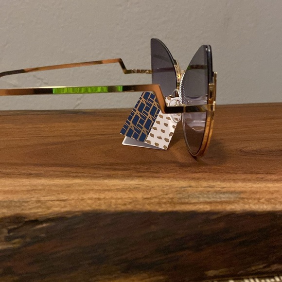 Sunglasses - Picture 3 of 6